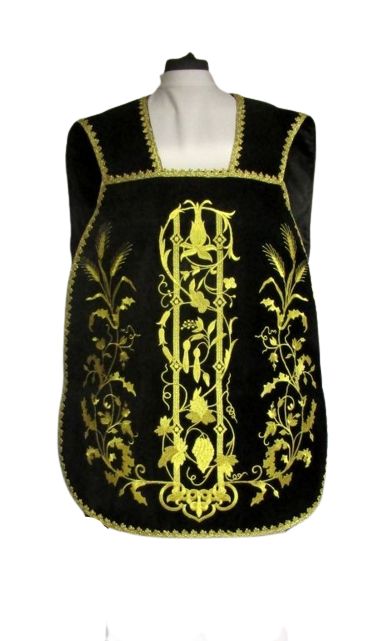 Ornat rzymski czarny haftowany IHS, aksamit (66) - Ornaty rzymskie - zdjęcie 2 - Ornat rzymski czarny haftowany IHS, aksamit (66)