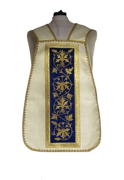 Ornat rzymski haftowany Matka Boża Wspomożenie Wiernych - Ornaty Maryjne - zdjęcie 2 - Ornat rzymski haftowany Matka Boża Wspomożenie Wiernych