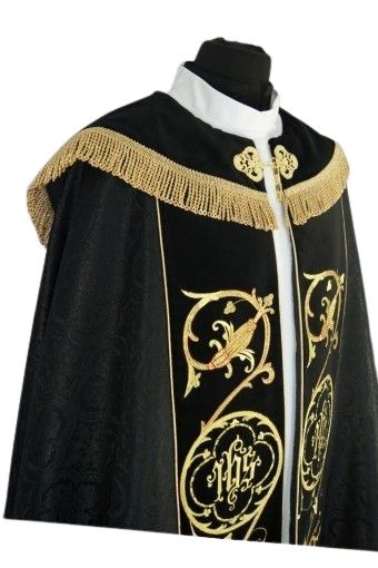 Kapa czarna haftowana IHS - aksamitne pasy (78) - KAPY LITURGICZNE - zdjęcie 3 - Kapa czarna haftowana IHS - aksamitne pasy (78)