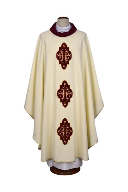 Ornat ecru z haftowanymi aplikacjami z aksamitu (12) - Ornaty białe/ ecru - Ornat ecru z haftowanymi aplikacjami z aksamitu (12)