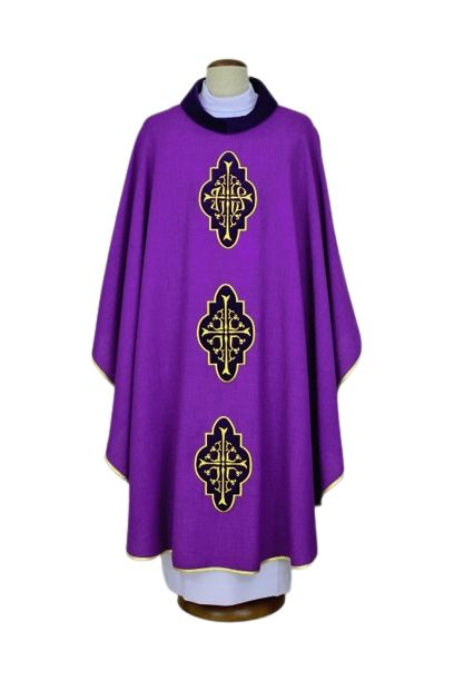 Ornat fioletowy z haftowanymi aplikacjami z aksamitu (12) - ORNATY NA WIELKI POST - Nowość