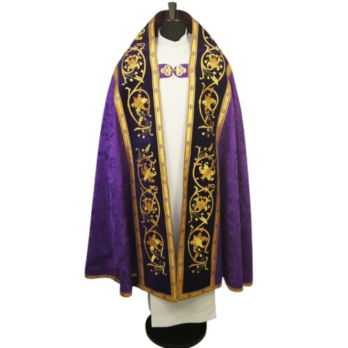 Kapa rzymska haftowana, fioletowa z dodatkami złotymi (90) - WELONY HAFTOWANE - zdjęcie 2 - Kapa rzymska haftowana, fioletowa z dodatkami złotymi (90)