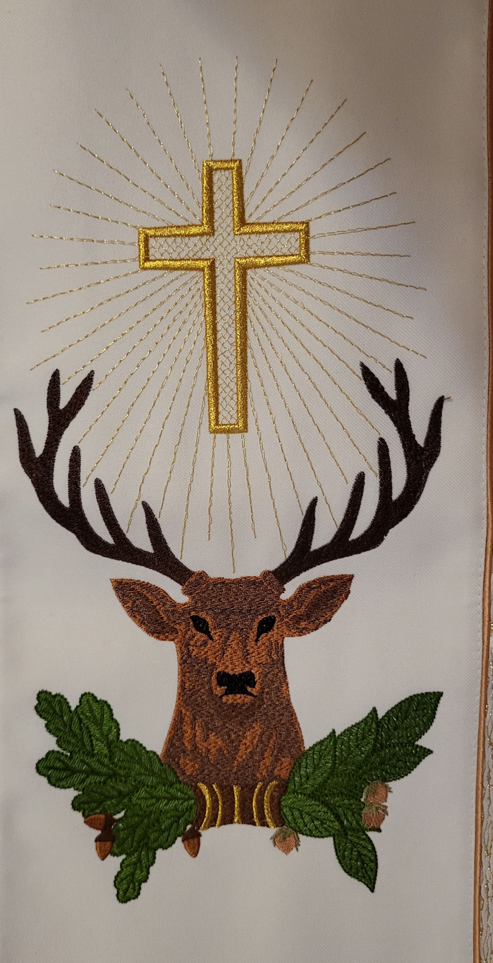 Ornat haftowany św. Hubert - Ornaty z wizerunkiem świętych - zdjęcie 4 - Ornat haftowany św. Hubert