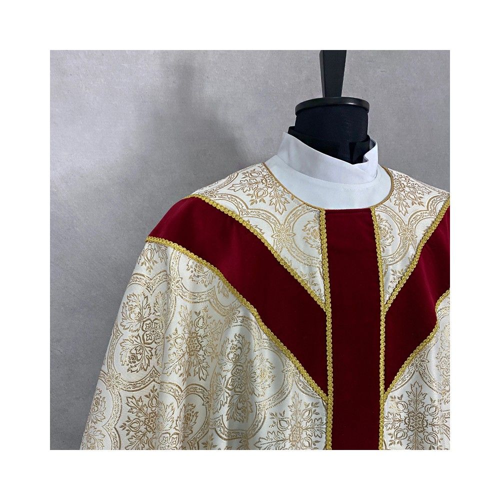 Ornat wielkanocny haftowany - aplikacja Baranka Bożego - ORNATY WIELKANOCNE - zdjęcie 3 - Ornat wielkanocny haftowany - aplikacja Baranka Bożego