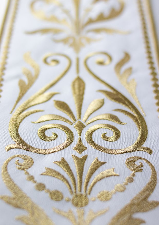 Ornat haftowany z ozdobnym pasem - ecru (H4) - Ornaty białe/ ecru - zdjęcie 3 - Ornat haftowany z ozdobnym pasem - ecru (H4)