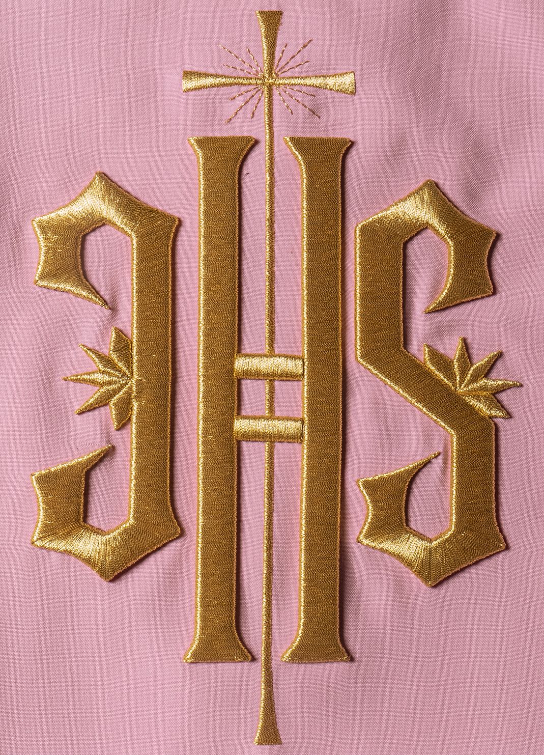 Ornat haftowany z symbolem IHS- różowy (H5) - Ornaty różowe - zdjęcie 2 - Ornat haftowany z symbolem IHS- różowy (H5)