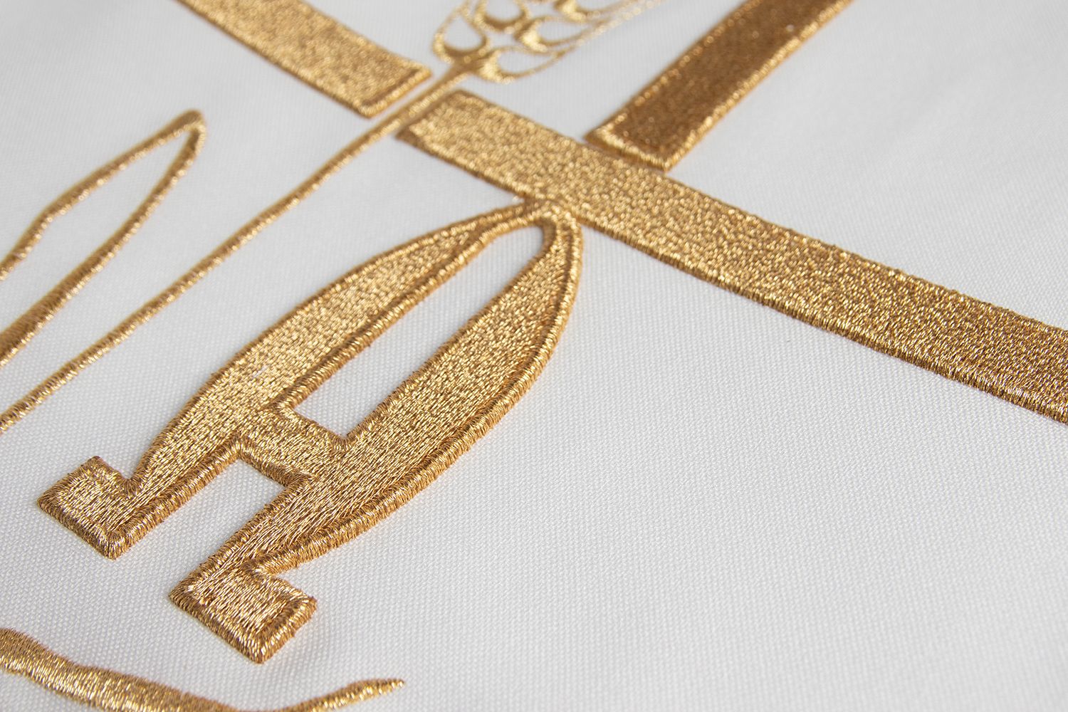 Ornat haftowany Alfa Omega- ecru (H6) - Ornaty białe/ ecru - zdjęcie 4 - Ornat haftowany Alfa Omega- ecru (H6)