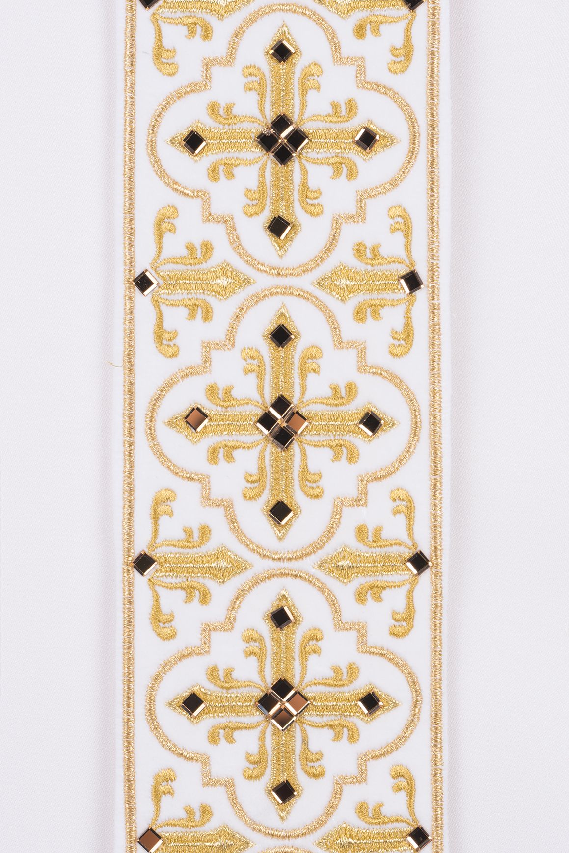 Ornat haftowany z ozdobnymi kamieniami - ecru (H53) - Ornaty białe/ ecru - zdjęcie 3 - Ornat haftowany z ozdobnymi kamieniami - ecru (H53)