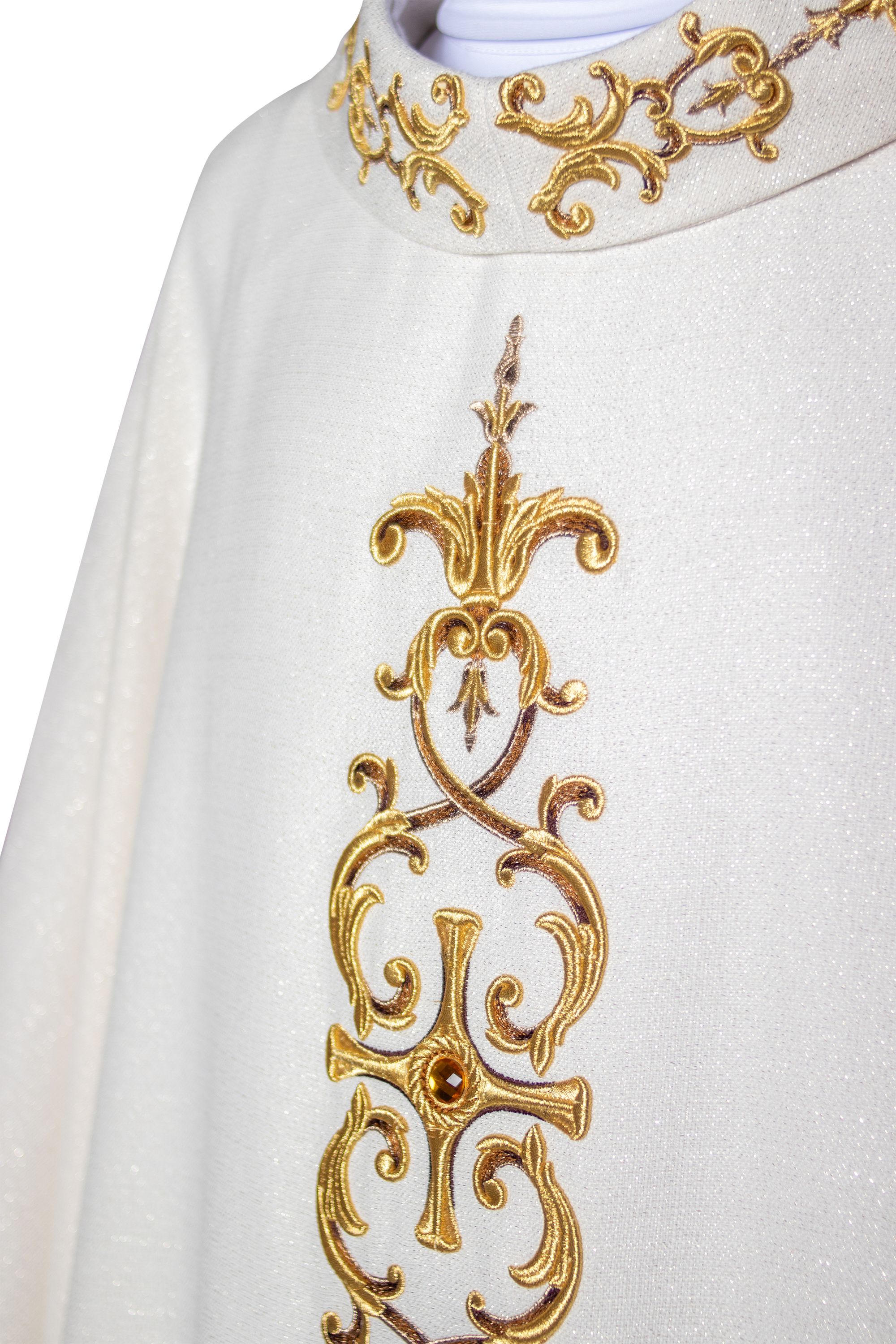 Ornat bogato haftowany, ozdobne kamienie - ecru (H61) - Ornaty białe/ ecru - zdjęcie 3 - Ornat bogato haftowany, ozdobne kamienie - ecru (H61)