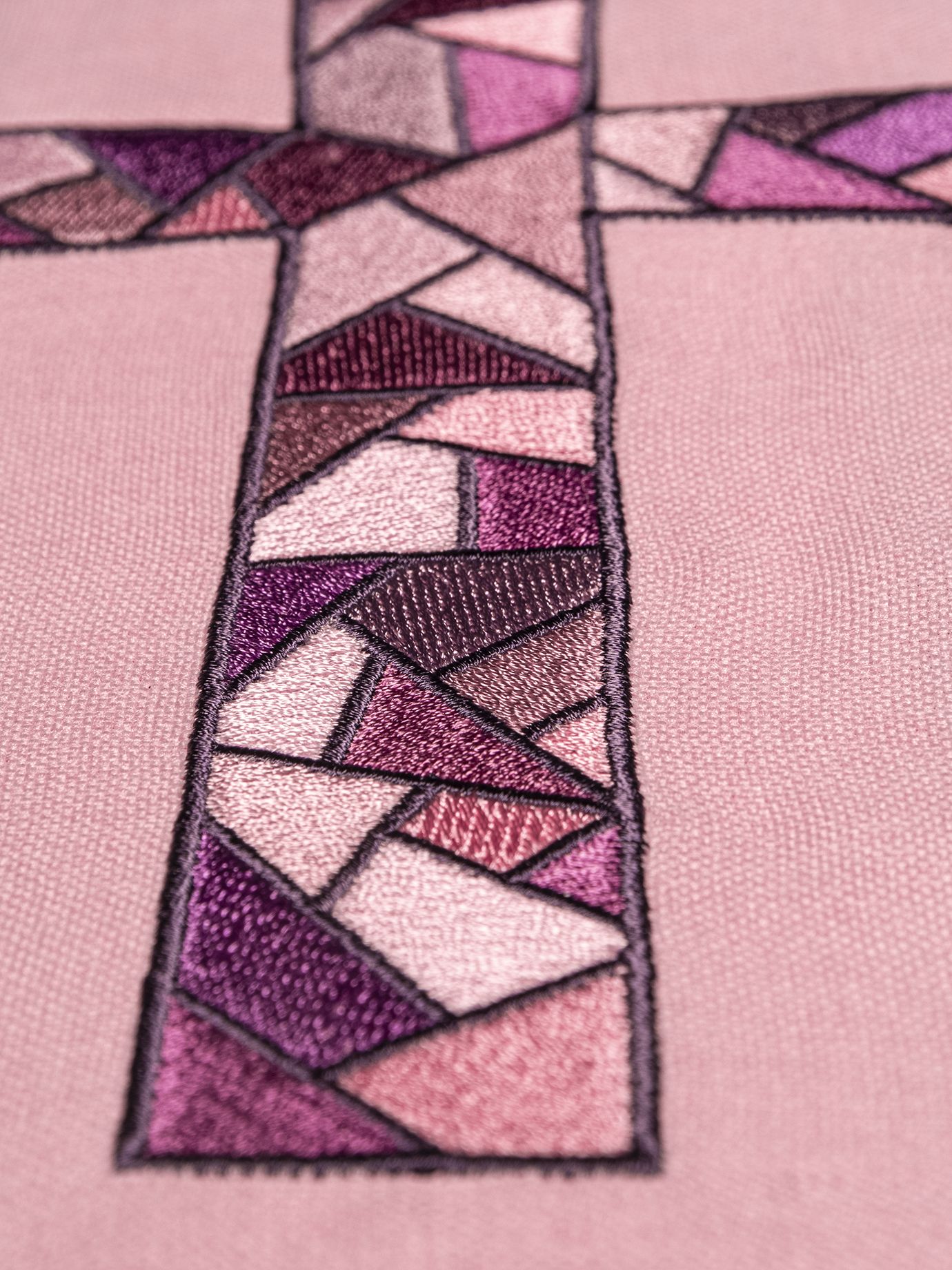 Ornat haftowany z symbolem krzyża - różowy (H122) - Ornaty różowe - zdjęcie 4 - Ornat haftowany z symbolem krzyża - różowy (H122)