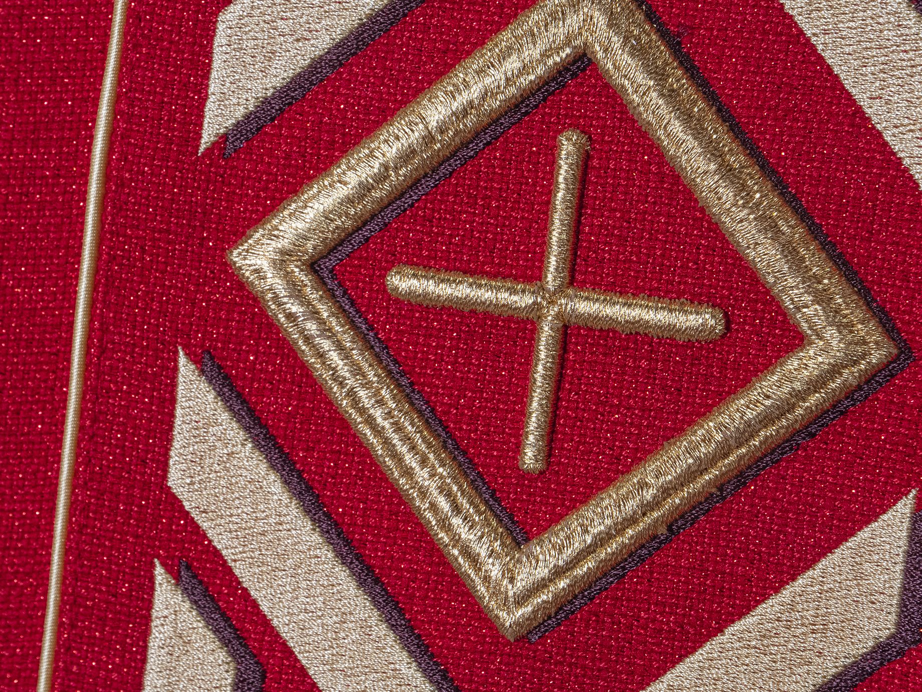 Ornat haftowany Krzyż - czerwony (H176) - Ornaty czerwone - zdjęcie 2 - Ornat haftowany Krzyż - czerwony (H176)