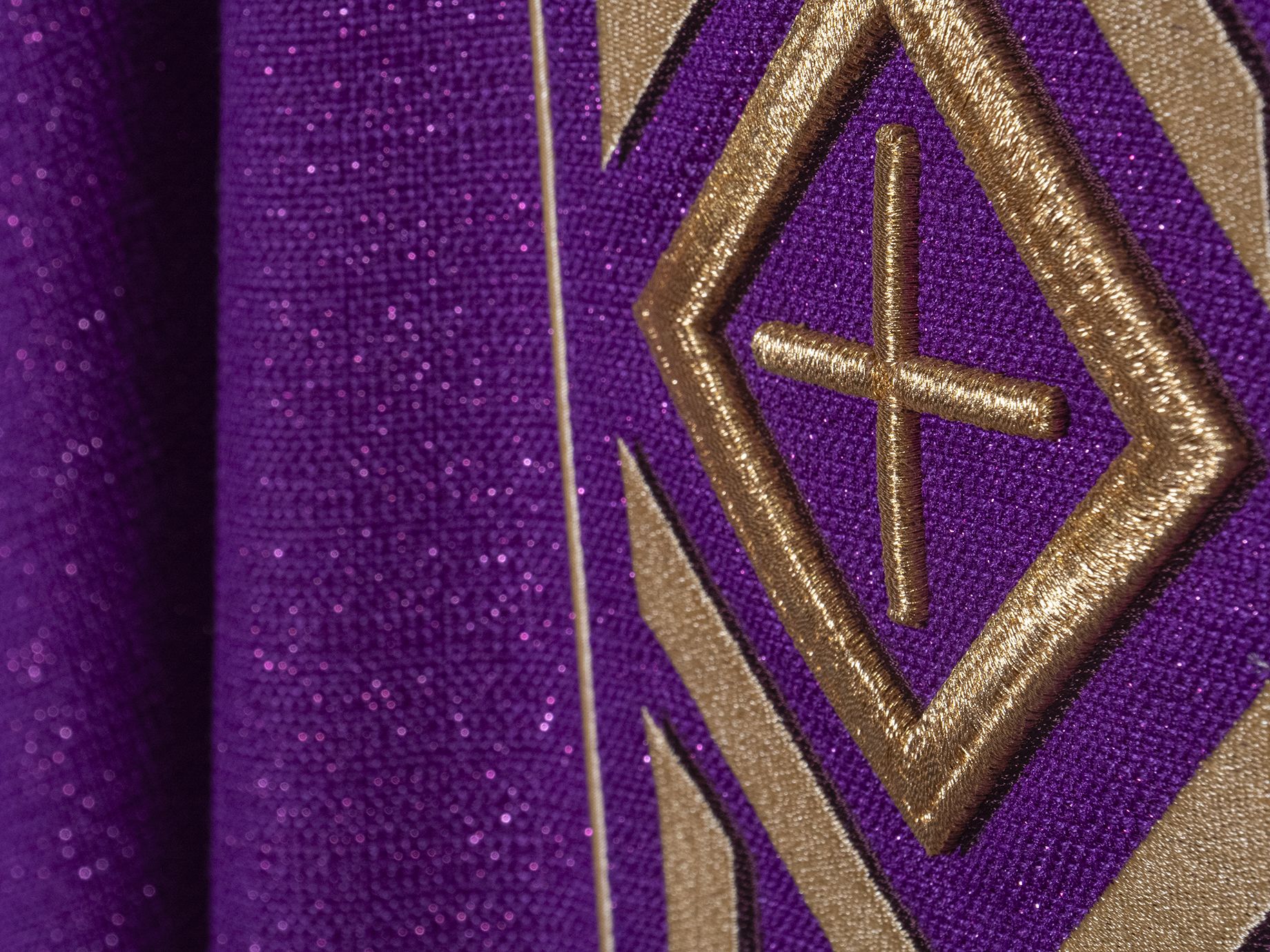 Ornat haftowany Krzyż - fioletowy (H177) - Ornaty fioletowe - zdjęcie 2 - Ornat haftowany Krzyż - fioletowy (H177)