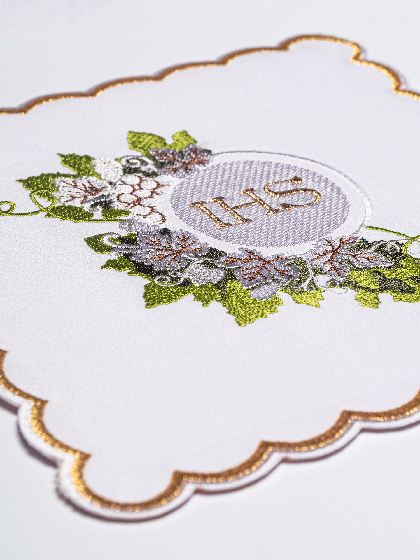 Bielizna kielichowa haftowana IHS (72H) - bawełna poliester - zdjęcie 3 - Bielizna kielichowa haftowana IHS (72H)