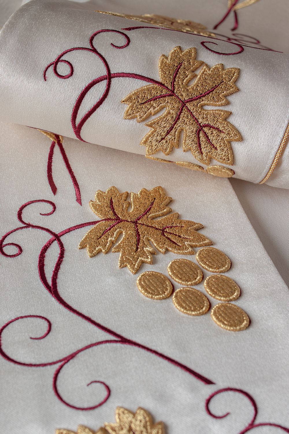 Kapa haftowana, IHS + winogrona - ecru (4H) - KAPY LITURGICZNE - zdjęcie 3 - Kapa haftowana, IHS + winogrona - ecru (4H)