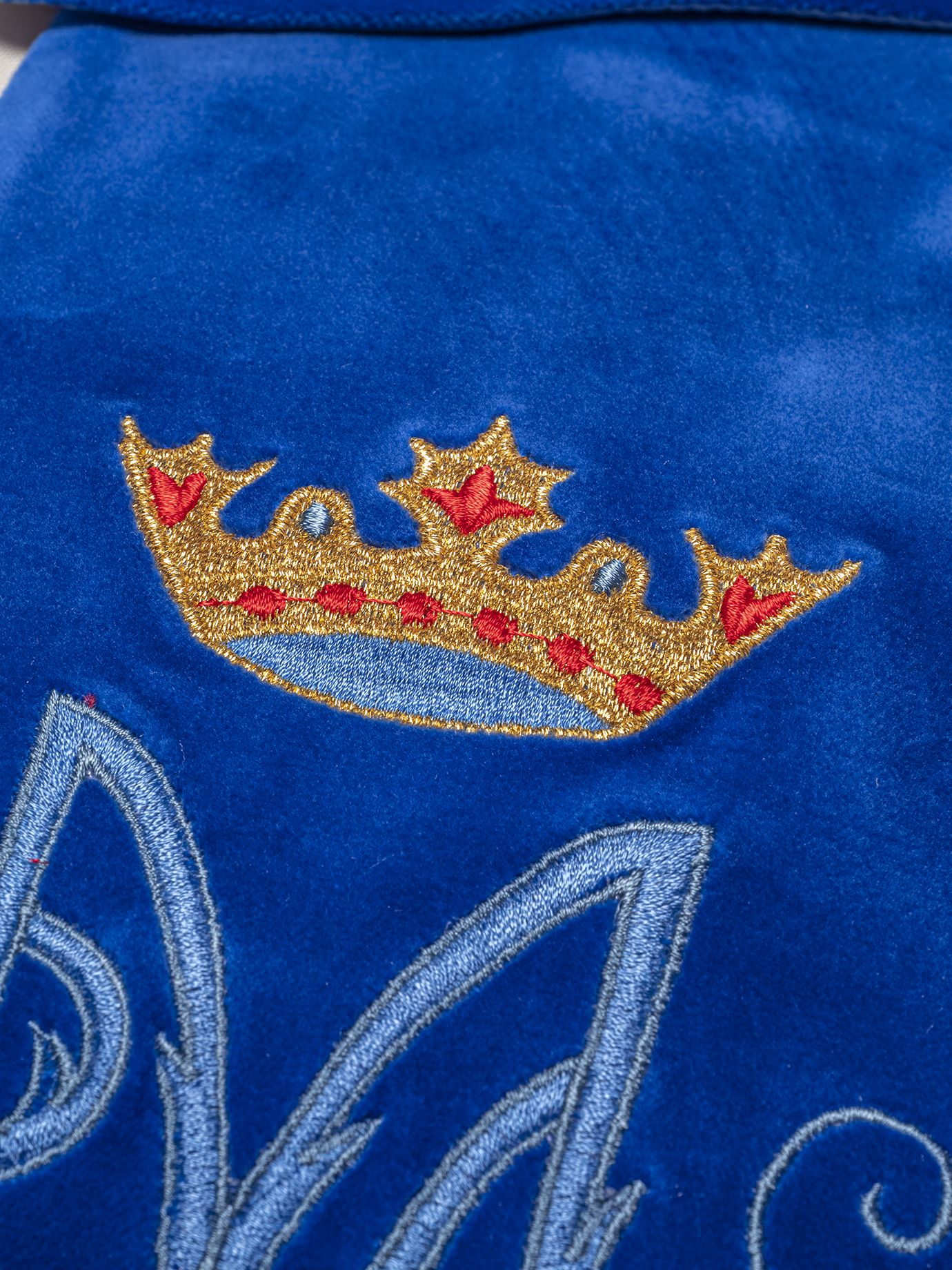 Kapa maryjna, haftowana na aksamicie (15H) - zdjęcie 2 - Kapa maryjna, haftowana na aksamicie (15H)