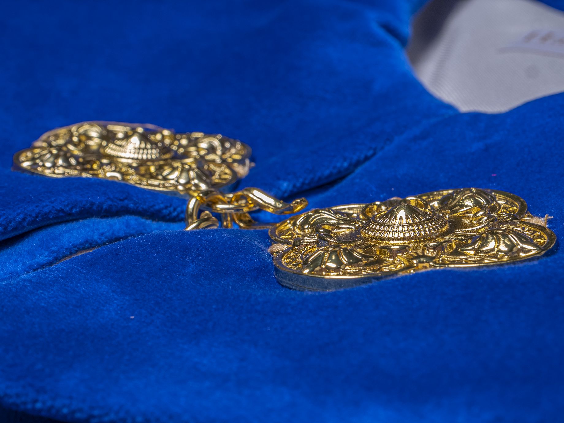 Kapa maryjna, haftowana na aksamicie (15H) - zdjęcie 3 - Kapa maryjna, haftowana na aksamicie (15H)