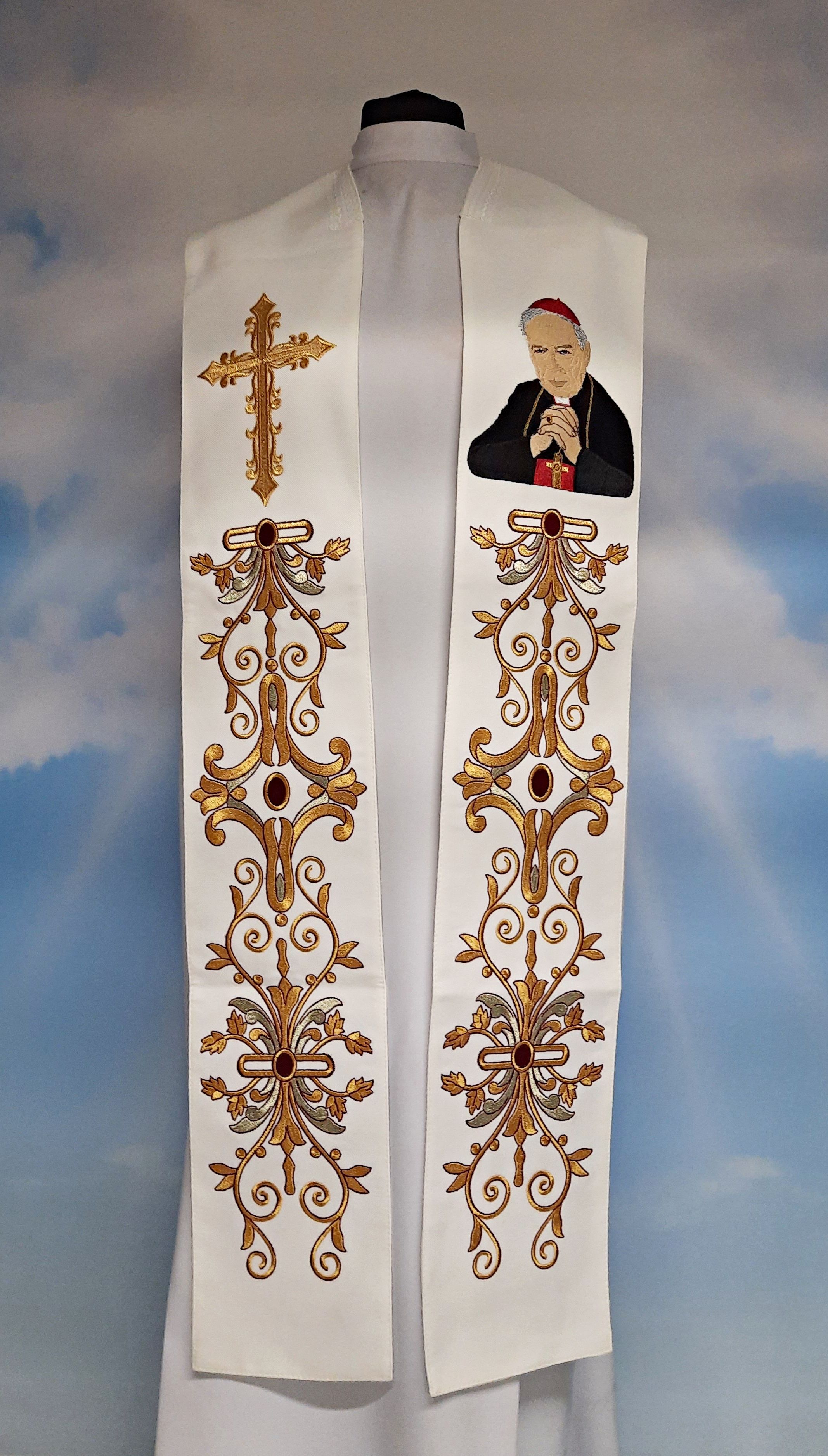 Stuła haftowana Kardynał Stefan Wyszyński (4) - Z POSTACIAMI - Nowość
