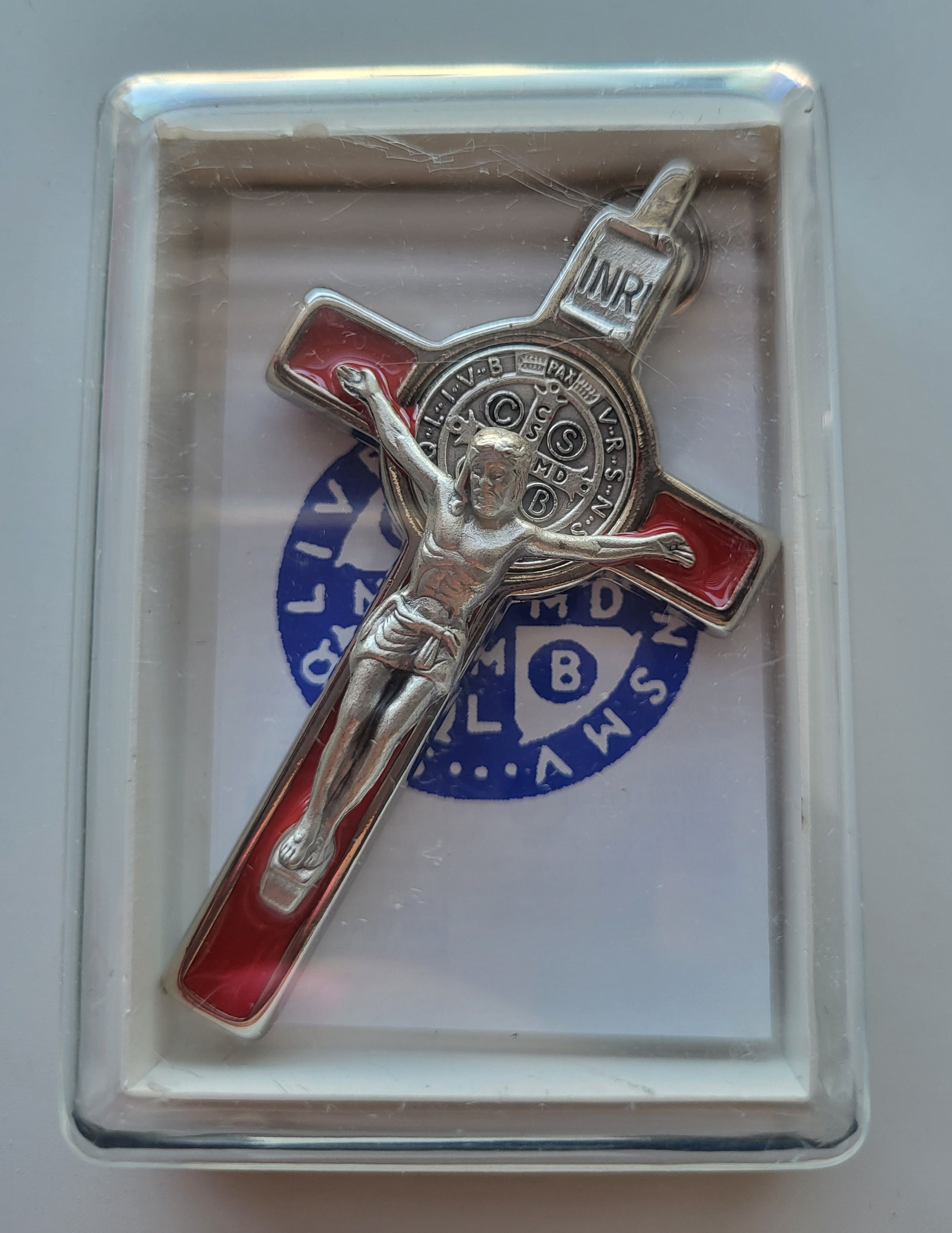 Krzyż Św. Benedykta, metalowy, emalia czerwona 8 x 4,2 cm - KRZYŻE, KRZYŻYKI - Nowość