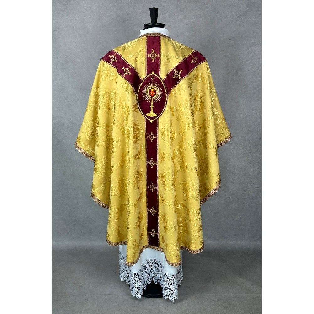 Ornat semi gotycki haftowany z motywem monstrancji (1K) - ASORTYMENT NA BOŻE CIAŁO - zdjęcie 3 - Ornat semi gotycki haftowany z motywem monstrancji (1K)