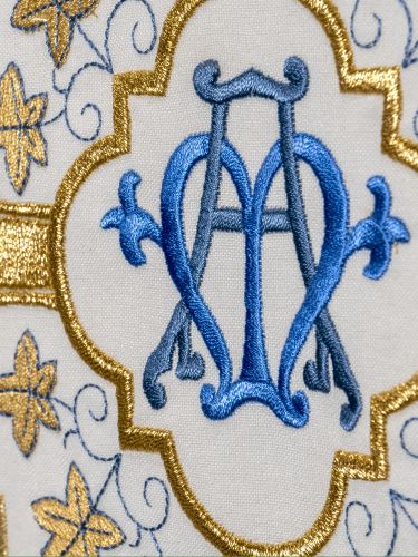 Ornat haftowany maryjny - biały (H190) - Ornaty Maryjne - zdjęcie 2 - Ornat haftowany maryjny - biały (H190)
