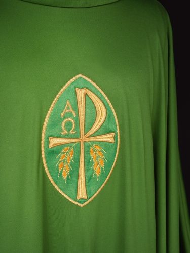 Ornat haftowany z symbolem Alfa, Omega i symbol PAX - zielony (H195) - Ornaty zielone - zdjęcie 3 - Ornat haftowany z symbolem Alfa, Omega i symbol PAX - zielony (H195)