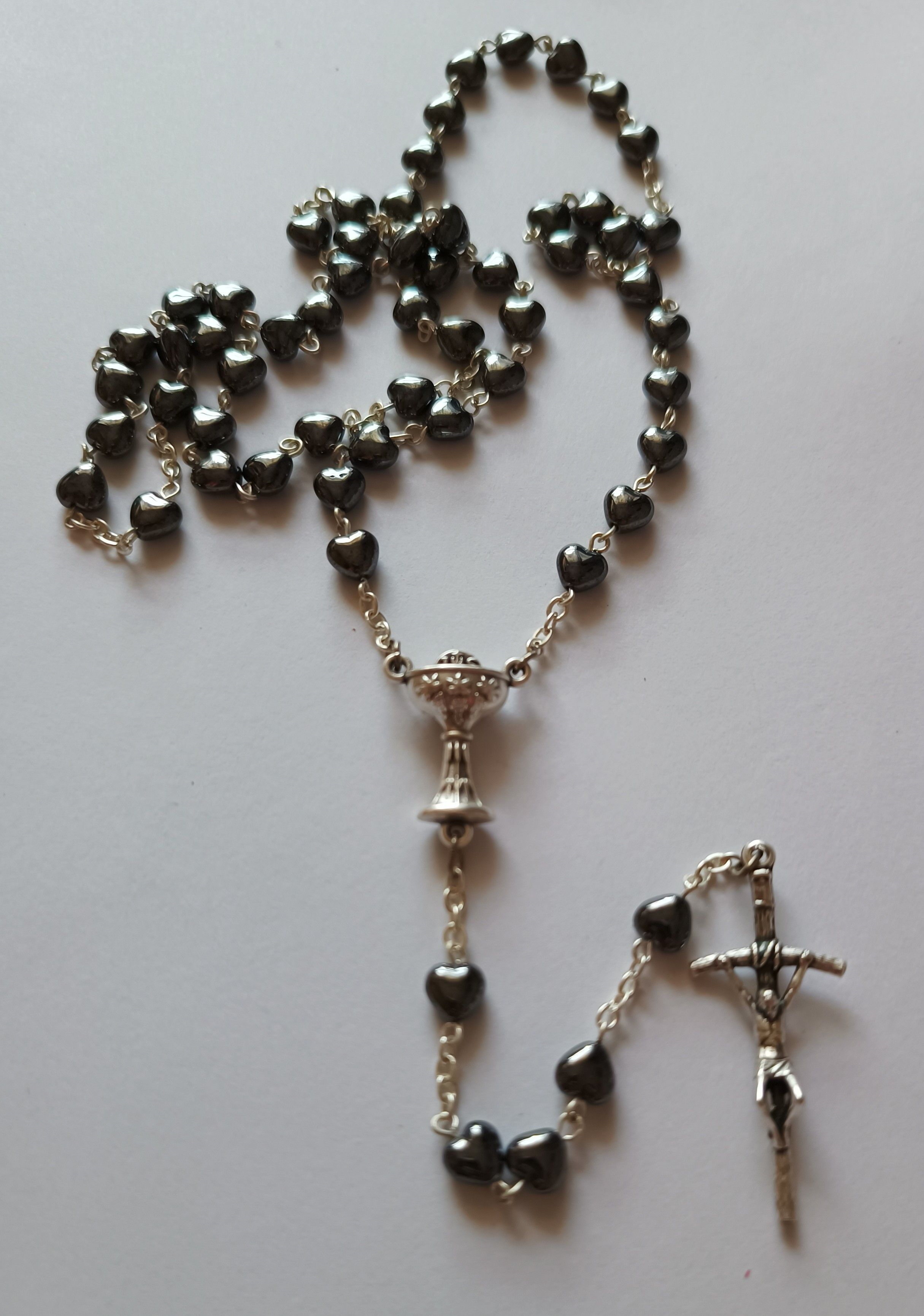 Różaniec komunijny - hematyt serca - RÓŻAŃCE, KORONKI, TAJEMNICE RÓŻAŃCOWE - Nowość