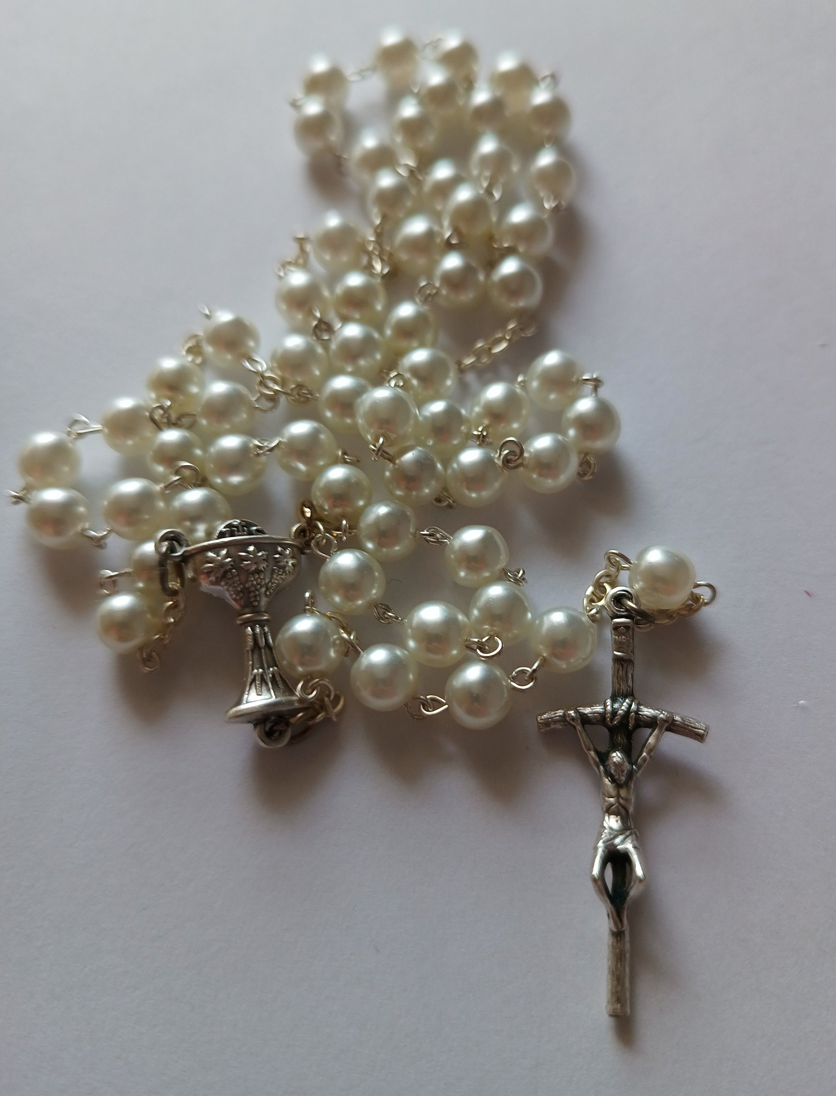 Różaniec komunijny dla dziewczynki/chłopca - perłowy mat - RÓŻAŃCE, KORONKI, TAJEMNICE RÓŻAŃCOWE - Nowość