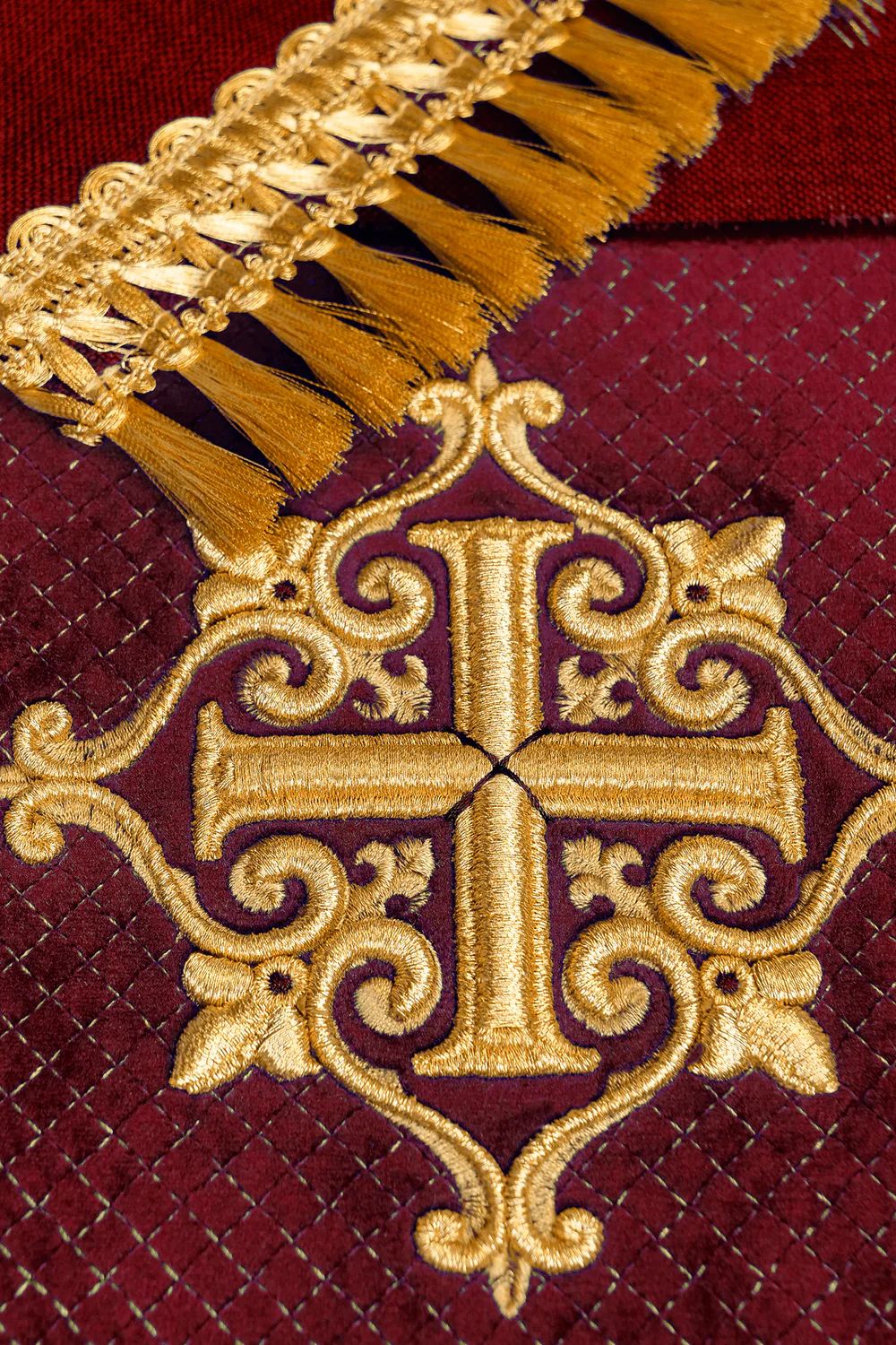 Stuła kapłańska haftowana aksamit, czerwona (53H) - EUCHARYSTYCZNE - zdjęcie 2 - Stuła kapłańska haftowana aksamit, czerwona (53H)