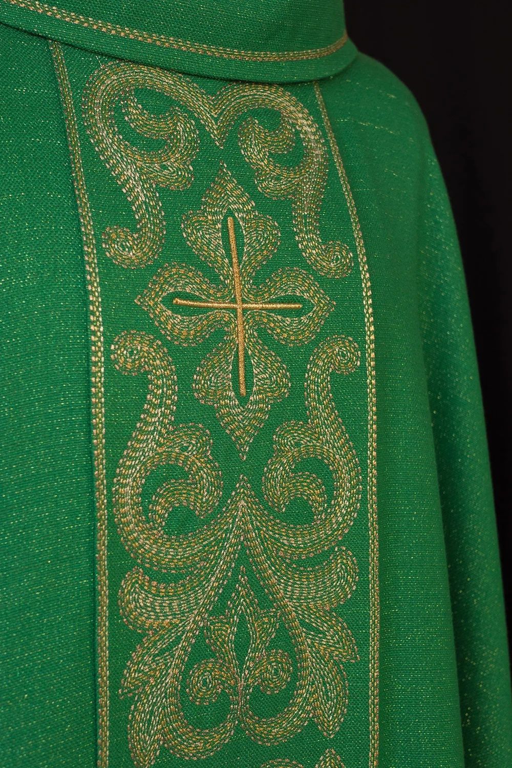 Ornat haftowany zielony, krzyże (H206) - Ornaty zielone - zdjęcie 2 - Ornat haftowany zielony, krzyże (H206)