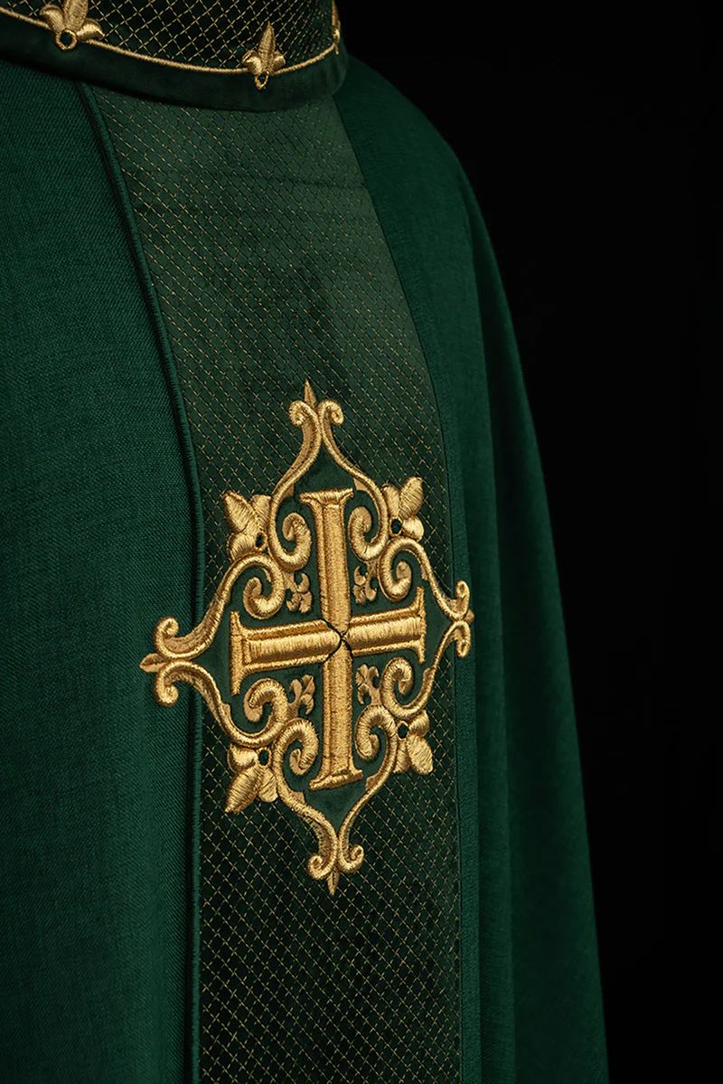 Ornat haftowany zielony, pas aksamit, symbol krzyży (H213) - Ornaty zielone - zdjęcie 2 - Ornat haftowany zielony, pas aksamit, symbol krzyży (H213)