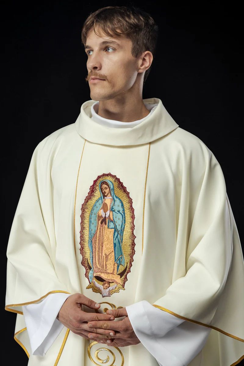 Ornat z haftowanym wizerunkiem Matki Bożej Guadalupe - Ornaty Maryjne - Nowość