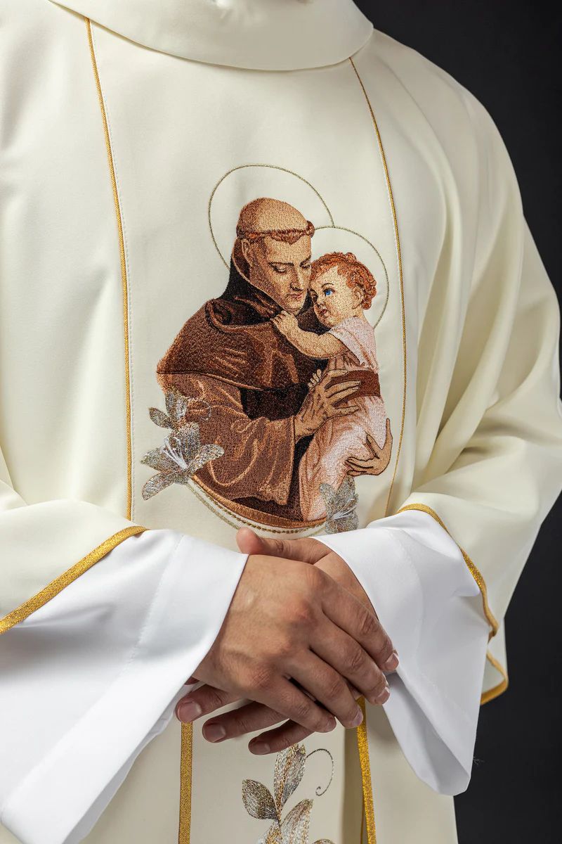 Ornat z haftowanym wizerunkiem Świętego Antoniego (111H) - Ornaty z wizerunkiem świętych - zdjęcie 3 - Ornat z haftowanym wizerunkiem Świętego Antoniego (111H)