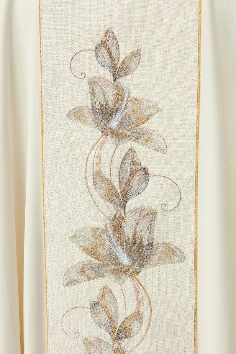 Ornat z haftowanym wizerunkiem Matki Boskiej Guadalupe (117H) - Ornaty Maryjne - zdjęcie 4 - Ornat z haftowanym wizerunkiem Matki Boskiej Guadalupe (117H)