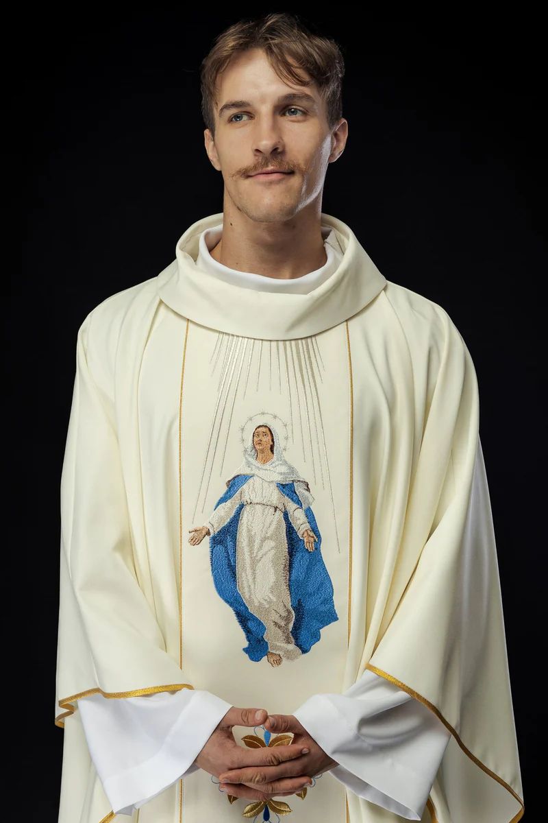 Ornat z haftowanym wizerunkiem Matki Bożej Wniebowzięte (118H) - Ornaty Maryjne - Nowość