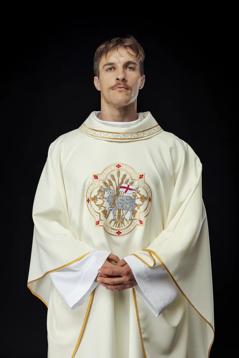 Ornat z haftowanym symbolem Baranka Bożego (120H) - ORNATY WIELKANOCNE - Nowość