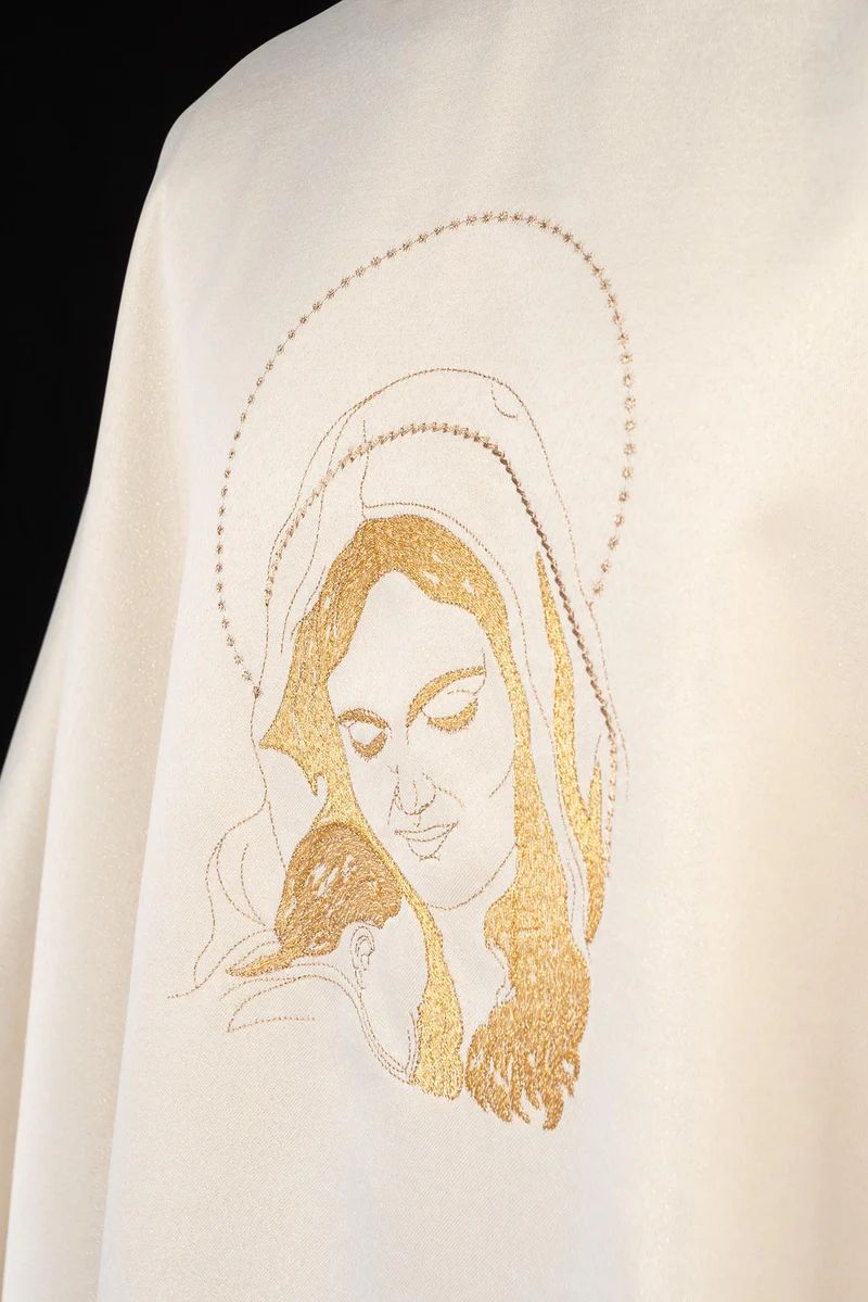 Ornat z haftowanym motywem Matki Bożej Tulącej Dziecię Jezus (122H) - Ornaty Maryjne - zdjęcie 2 - Ornat z haftowanym motywem Matki Bożej Tulącej Dziecię Jezus (122H)