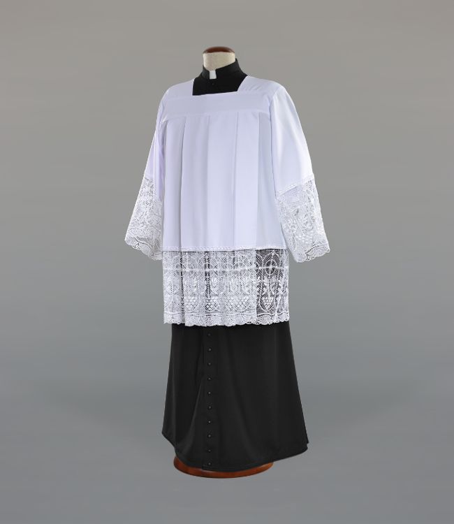 Komża kapłańska, biała zdobiona bawełnianą gipiurą (16) - KOMŻE I ALBY  KAPŁAŃSKIE - Nowość