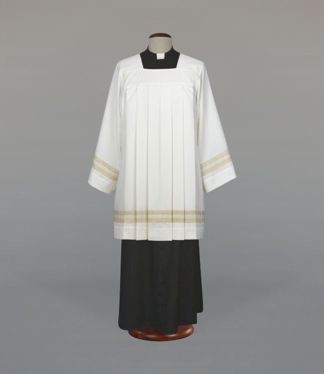 Komża kapłańska zdobiona delikatnym haftem (29) - KOMŻE I ALBY  KAPŁAŃSKIE - Nowość