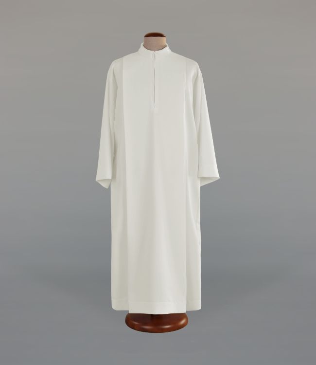 Alba kapłańska ecru, krój rzymski, zapięcie na piersiach (A46) - KOMŻE I ALBY  KAPŁAŃSKIE - Nowość