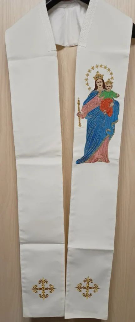 Stuła haftowana Matka Boża Wspomożycielka Wiernych - Z POSTACIAMI - zdjęcie 2 - Stuła haftowana Matka Boża Wspomożycielka Wiernych