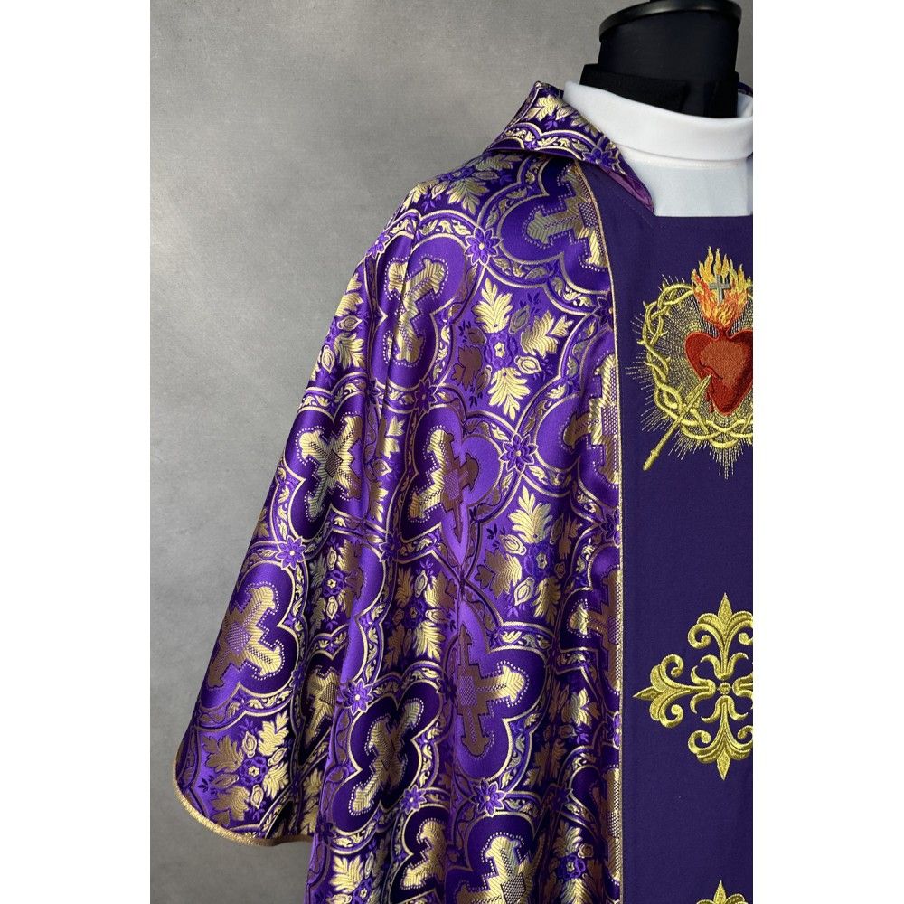 Ornat gotycki fioletowy, haftowany Serce w Koronie (16K) - ORNATY NA WIELKI POST - zdjęcie 3 - Ornat gotycki fioletowy, haftowany Serce w Koronie (16K)