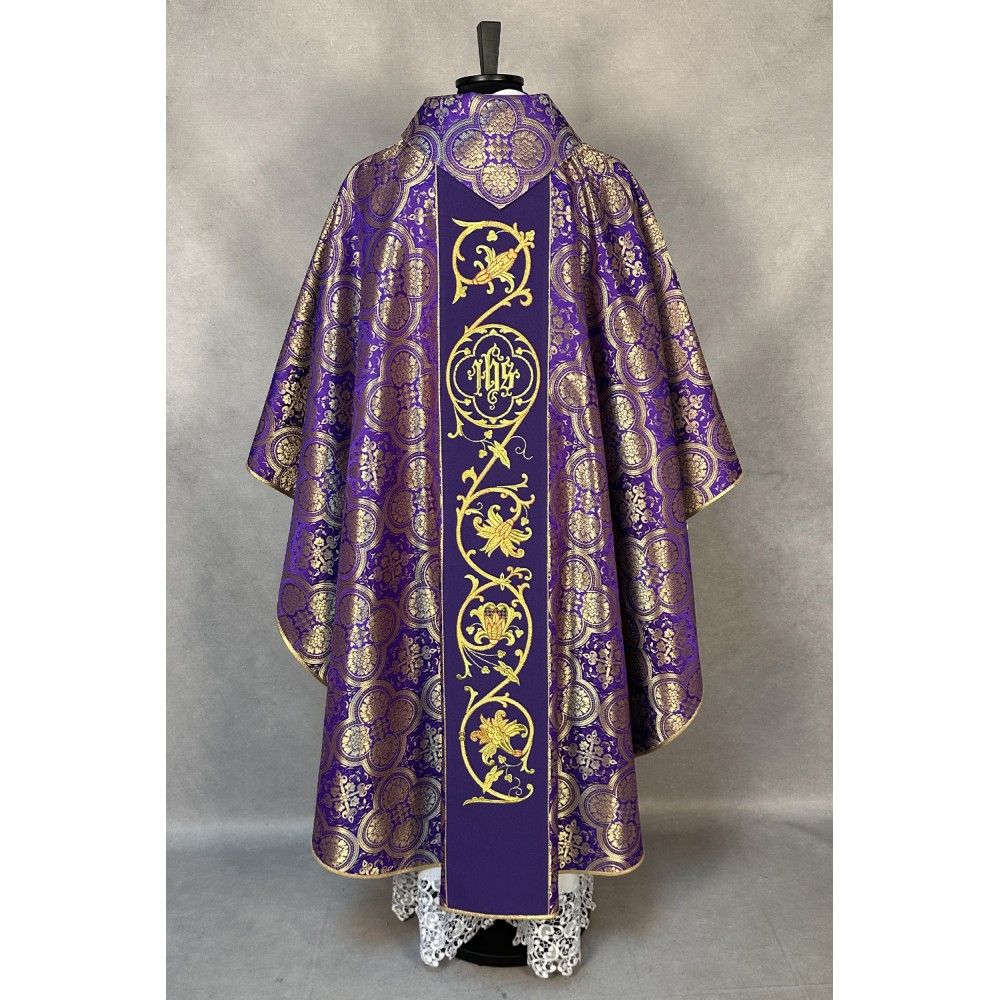 Ornat gotycki fioletowy, haftowany IHS (18K) - Ornaty fioletowe - zdjęcie 4 - Ornat gotycki fioletowy, haftowany IHS (18K)