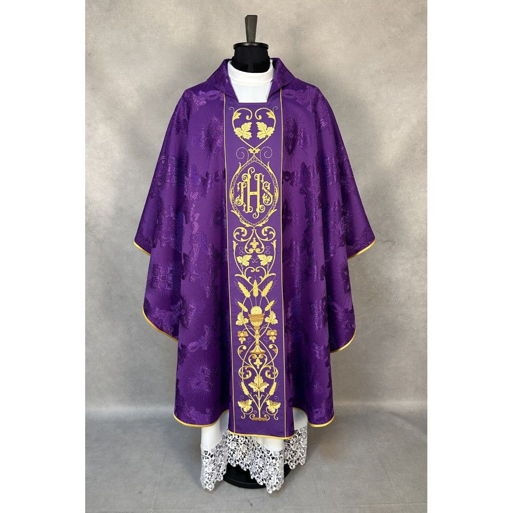 Ornat gotycki fioletowy, haftowany IHS (22K) - Ornaty fioletowe - zdjęcie 2 - Ornat gotycki fioletowy, haftowany IHS (22K)