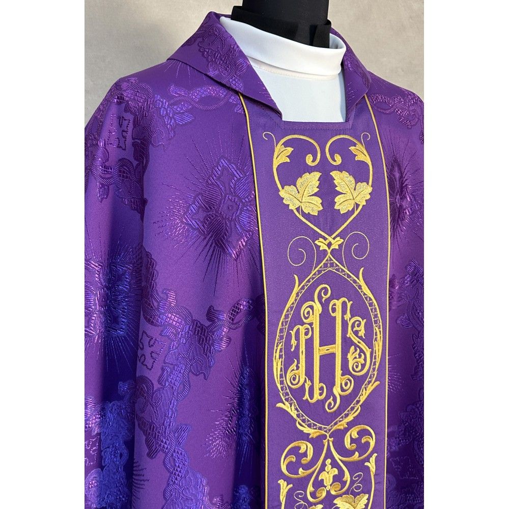 Ornat gotycki fioletowy, haftowany IHS (22K) - Ornaty fioletowe - zdjęcie 3 - Ornat gotycki fioletowy, haftowany IHS (22K)