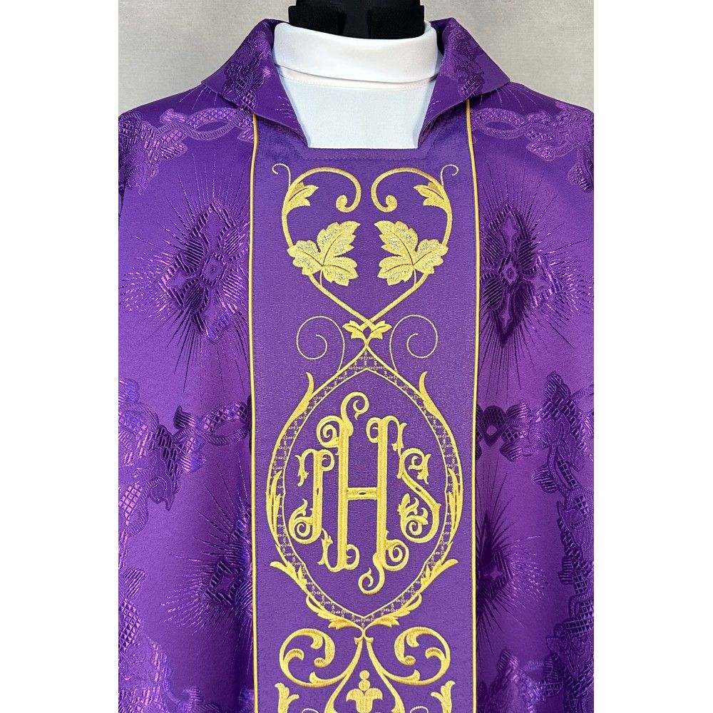 Ornat gotycki fioletowy, haftowany IHS (22K) - Ornaty fioletowe - zdjęcie 4 - Ornat gotycki fioletowy, haftowany IHS (22K)