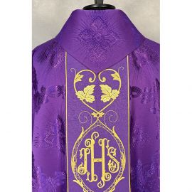 Ornat gotycki fioletowy, haftowany IHS (22K) - Ornaty fioletowe - zdjęcie 5 - Ornat gotycki fioletowy, haftowany IHS (22K)