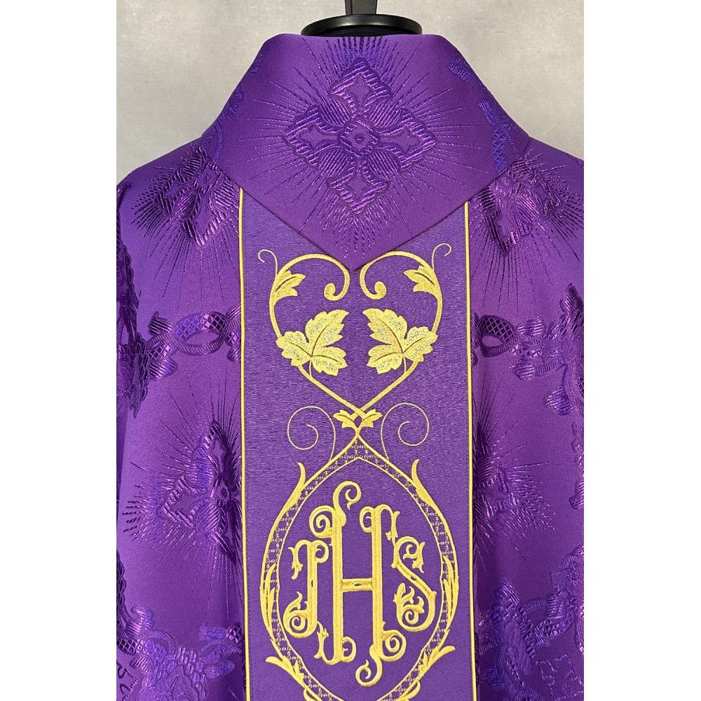 Ornat gotycki fioletowy, haftowany IHS (22K) - Ornaty fioletowe - zdjęcie 5 - Ornat gotycki fioletowy, haftowany IHS (22K)