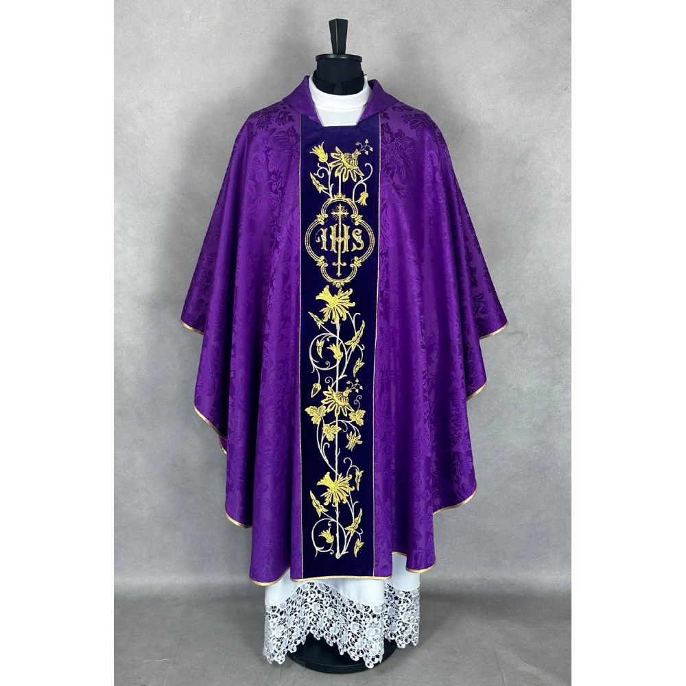Ornat gotycki fioletowy, haftowany IHS (32K) - ORNATY NA WIELKI POST - zdjęcie 2 - Ornat gotycki fioletowy, haftowany IHS (32K)