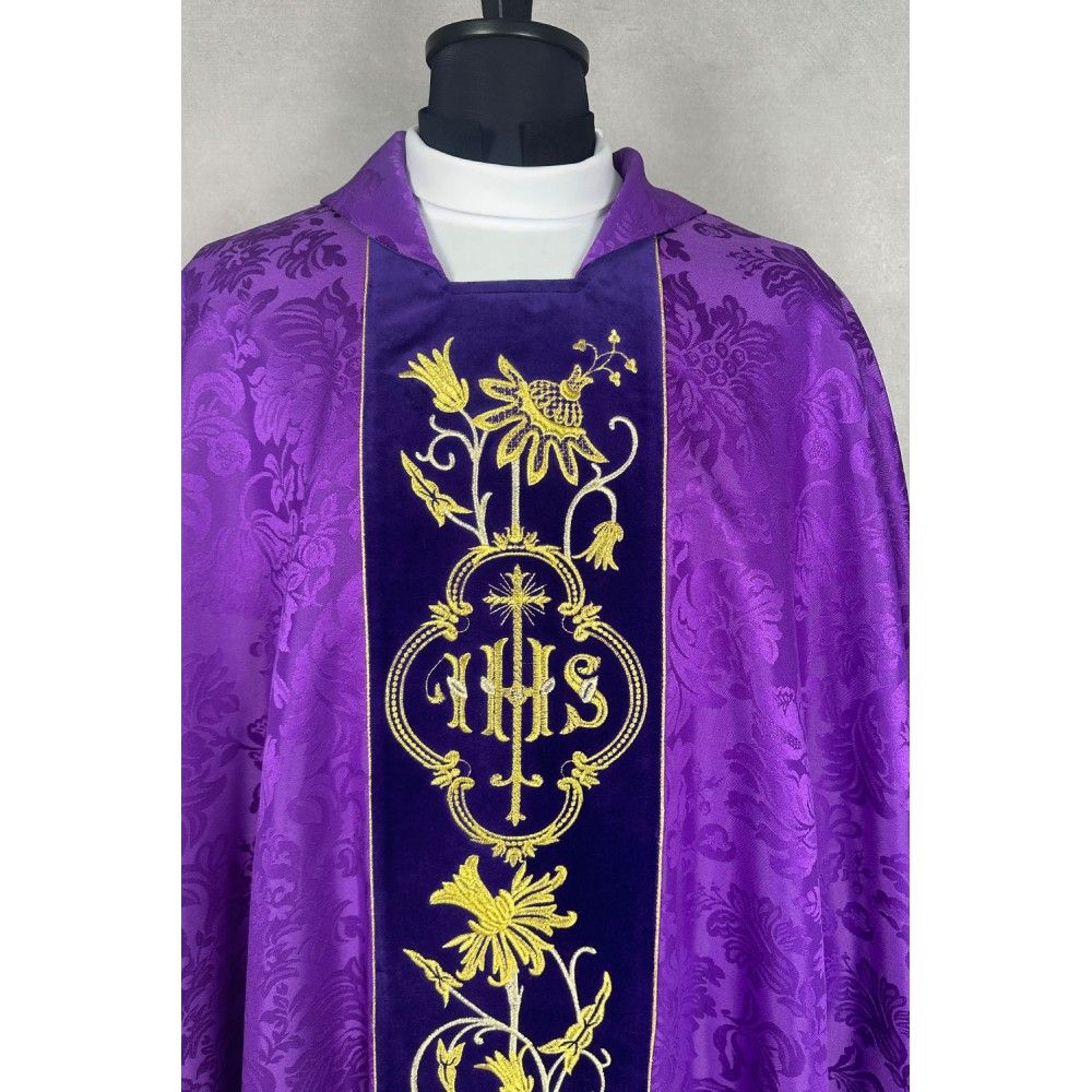 Ornat gotycki fioletowy, haftowany IHS (32K) - ORNATY NA WIELKI POST - zdjęcie 4 - Ornat gotycki fioletowy, haftowany IHS (32K)