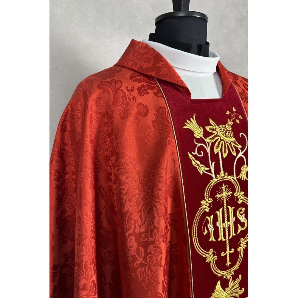 Ornat gotycki czerwony, haftowany IHS (33K) - ORNATY NA WIELKI POST - zdjęcie 3 - Ornat gotycki czerwony, haftowany IHS (33K)